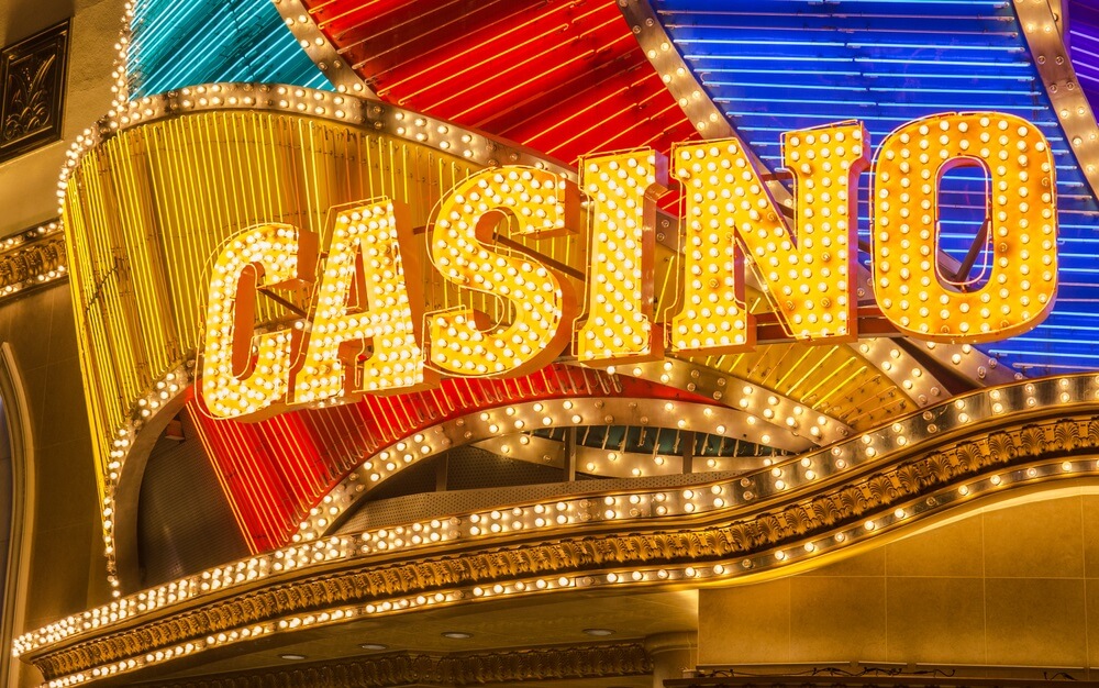 Neon,Casino,Sign “澳门的赌场牌照到期”