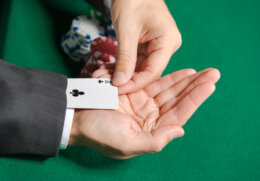 扑克游戏中最常见的作弊手段