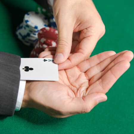 扑克游戏中最常见的作弊手段